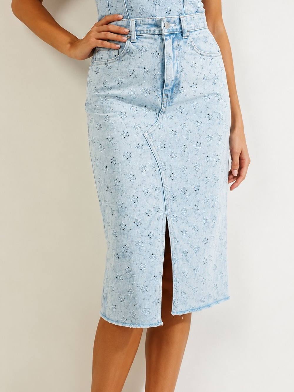 💙 GUESS Avery Eyelet Denim Bustier Top & Emerson Denim Skirt Set 💙 - Picture 2 of 2